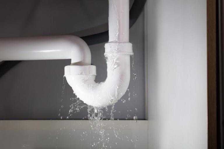 Dépannage de plomberie : les bons réflexes en cas de fuite